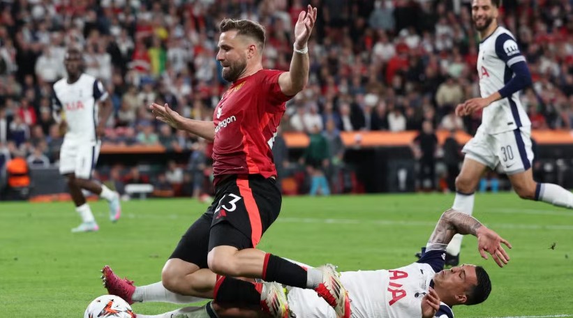 Luke Shaw: Tương lai u ám tại Man United sau màn trình diễn thảm họa ở chung kết Europa League