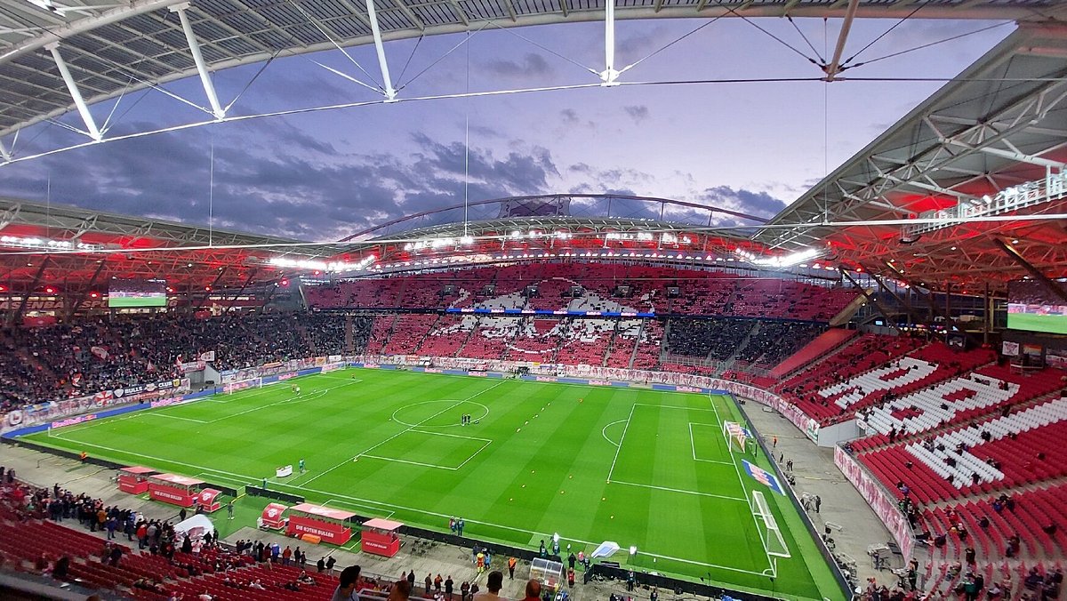 Red Bull Arena: Huyền Thoại Phục Sinh Từ Zentralstadion